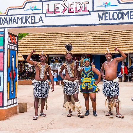 Aha Lesedi African Lodge & Cultural Village Broederstroom المظهر الخارجي الصورة