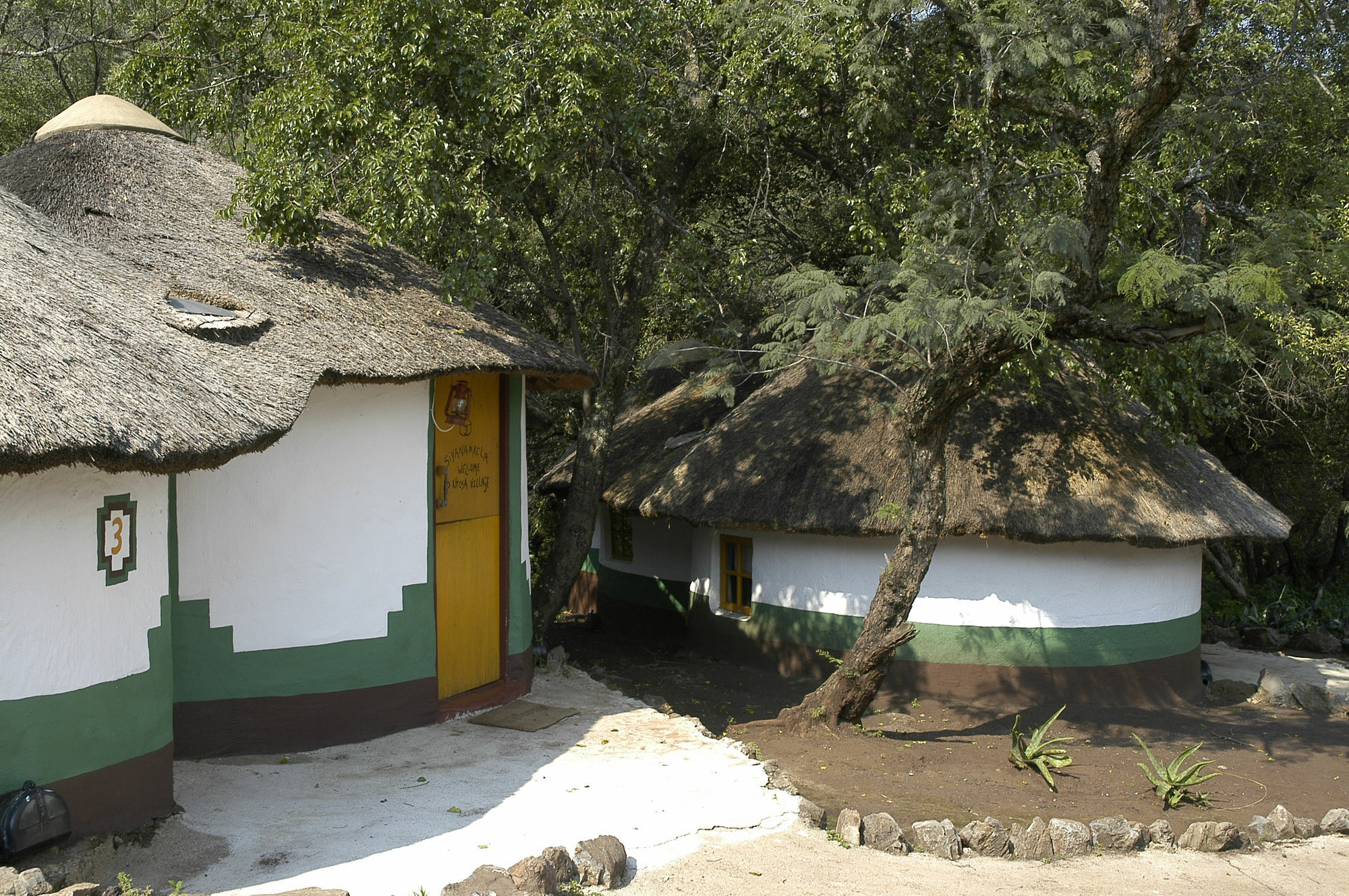 Aha Lesedi African Lodge & Cultural Village Broederstroom المظهر الخارجي الصورة
