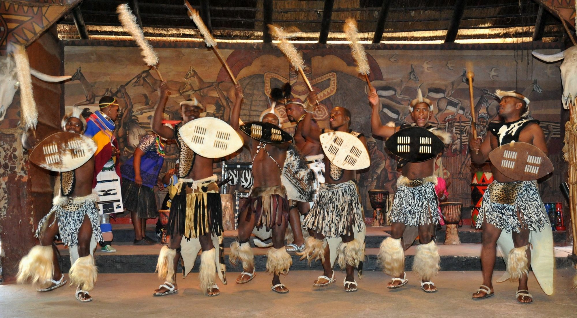 Aha Lesedi African Lodge & Cultural Village Broederstroom المظهر الخارجي الصورة