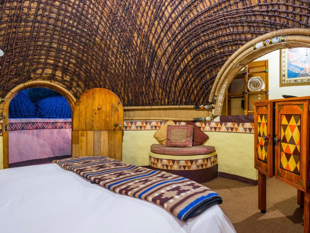 Aha Lesedi African Lodge & Cultural Village Broederstroom المظهر الخارجي الصورة