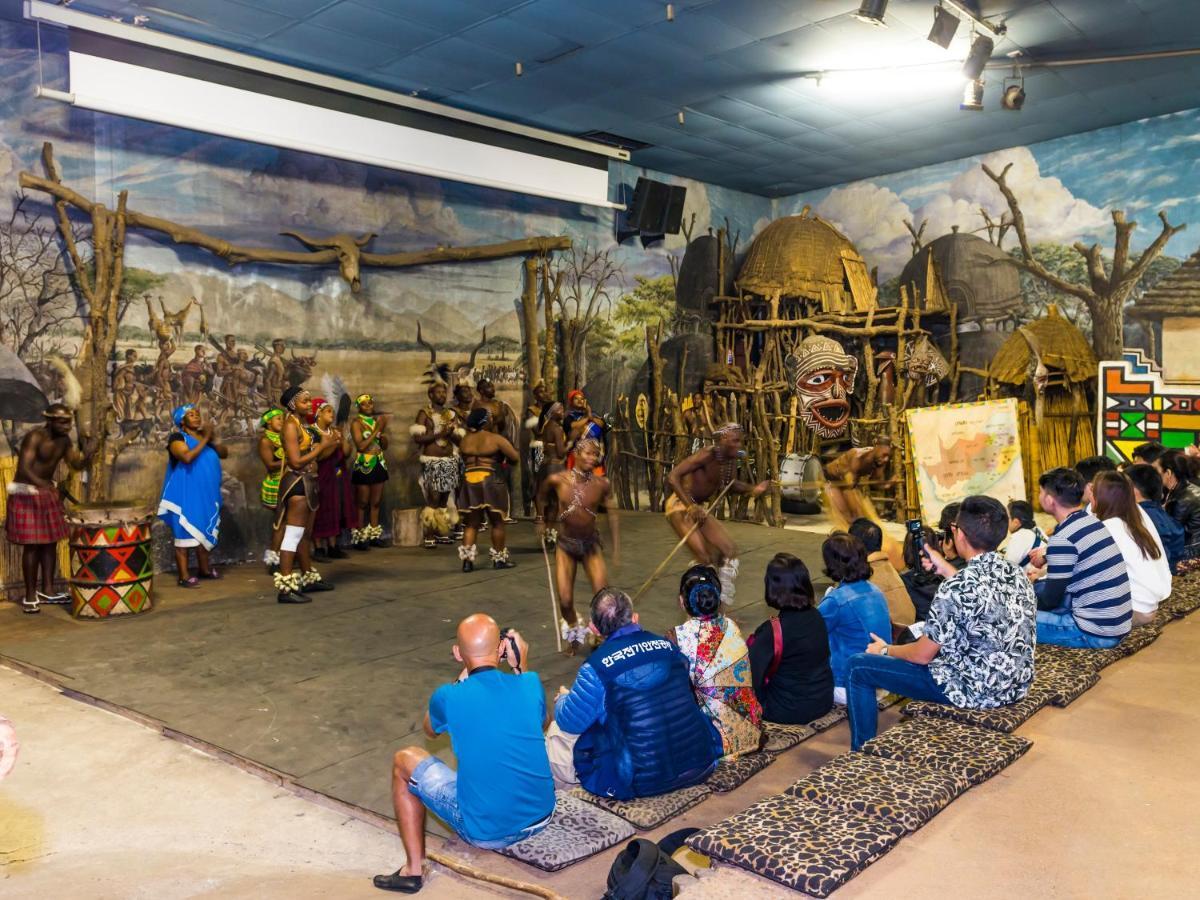 Aha Lesedi African Lodge & Cultural Village Broederstroom المظهر الخارجي الصورة