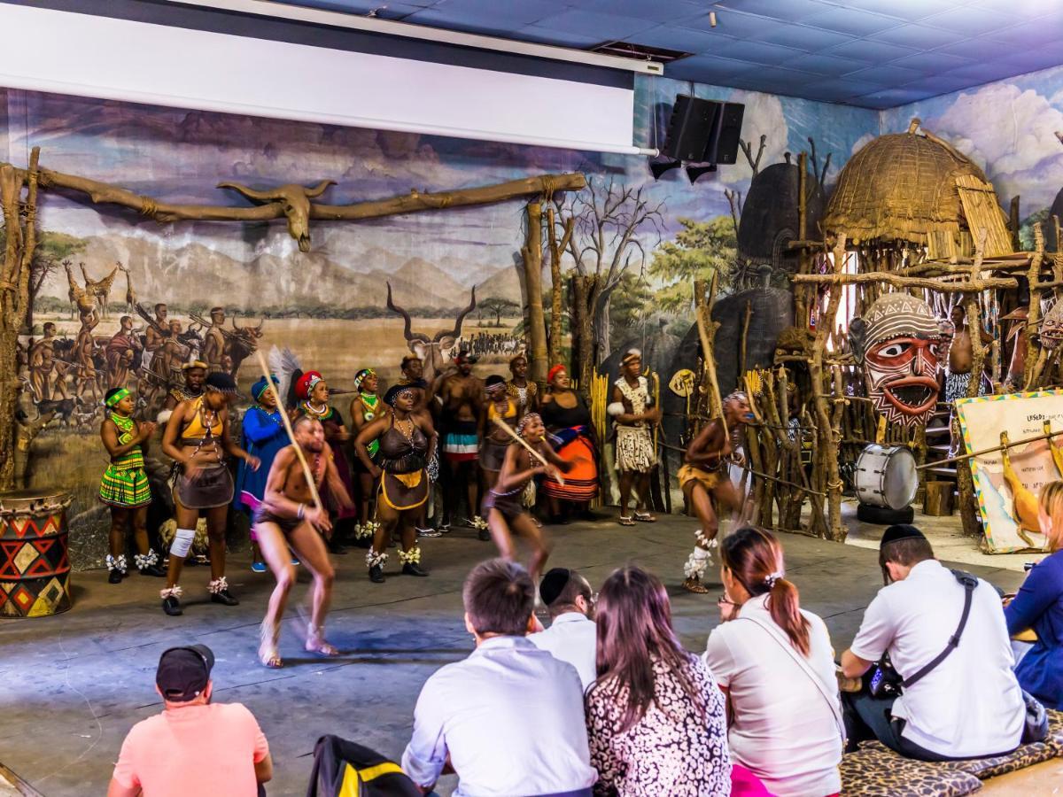 Aha Lesedi African Lodge & Cultural Village Broederstroom المظهر الخارجي الصورة