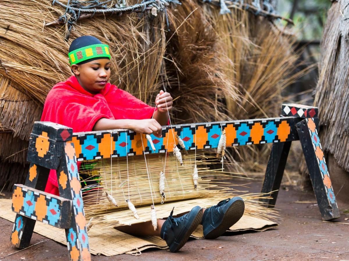 Aha Lesedi African Lodge & Cultural Village Broederstroom المظهر الخارجي الصورة