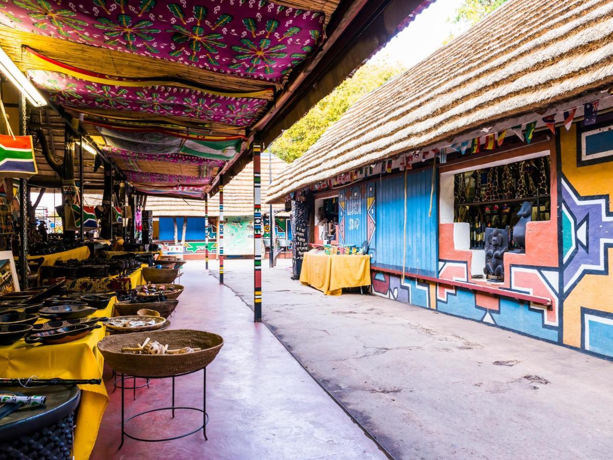 Aha Lesedi African Lodge & Cultural Village Broederstroom المظهر الخارجي الصورة